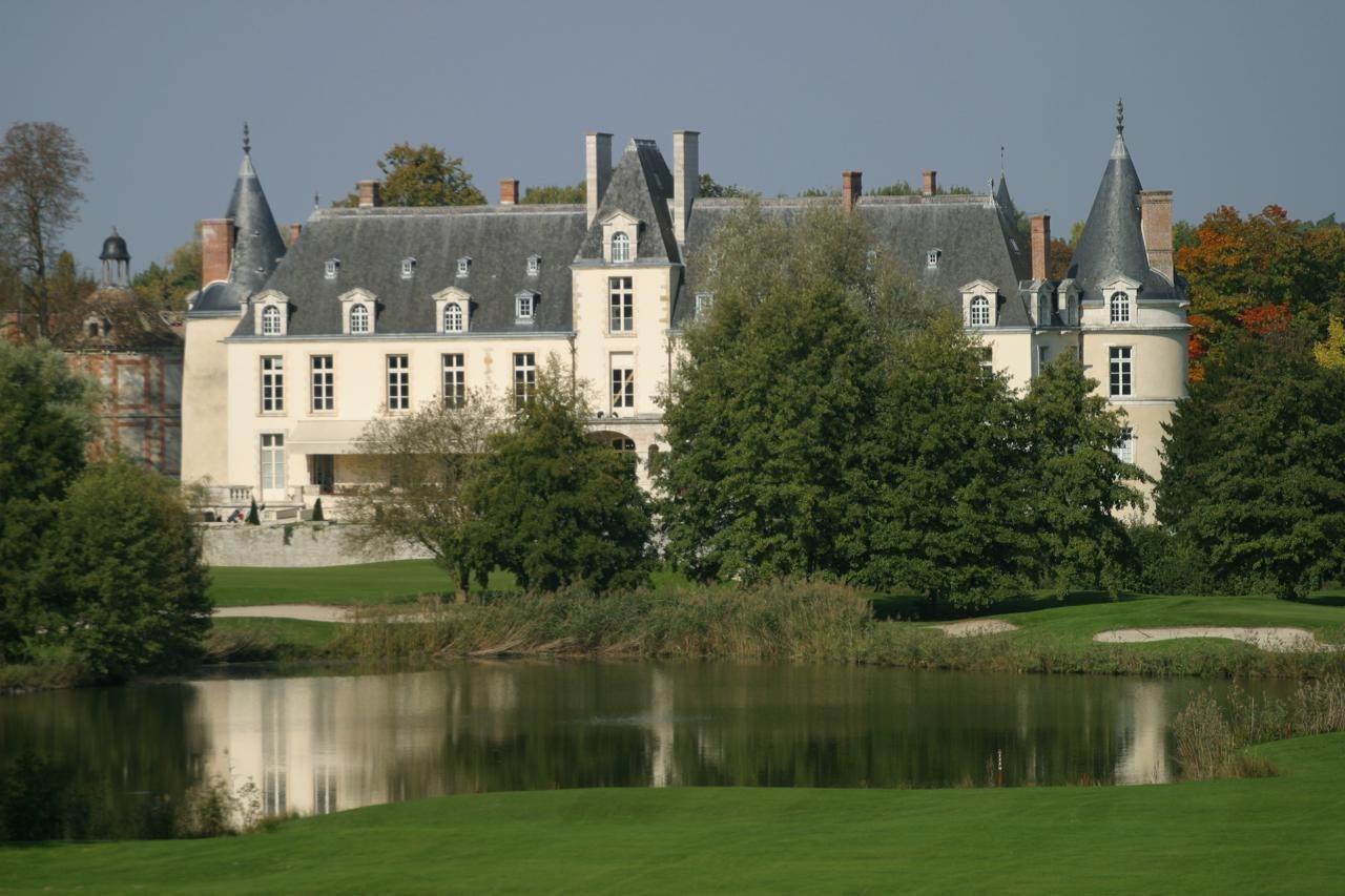 Chateau D'Augerville Golf & Spa Resort ภายนอก รูปภาพ