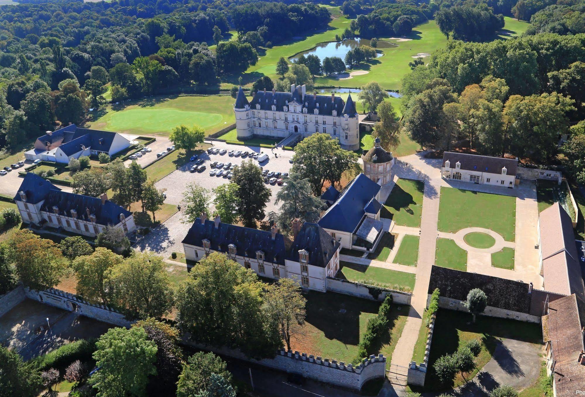 Chateau D'Augerville Golf & Spa Resort ภายนอก รูปภาพ